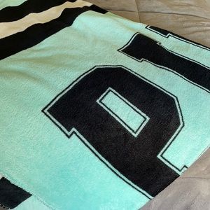 Victoria’s Secret PINK Plush Throw Blanket
